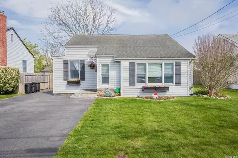 69 N Ocean Ave, Islip, NY 11751