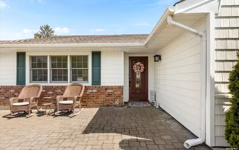 2 Fir Ln, Smithtown, NY 11787