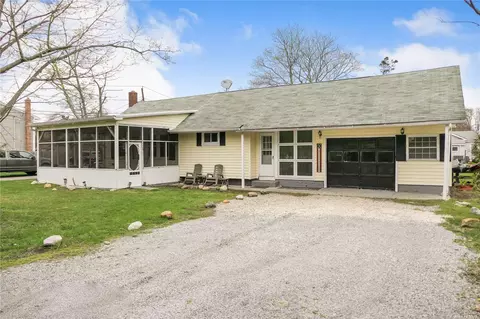 33 Astor Ave, Brookhaven, NY 11719