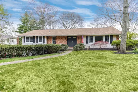 51 Woodland Ln, Smithtown, NY 11787