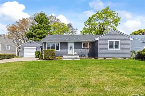 15 Joseph Ave, Bethpage, NY 11714