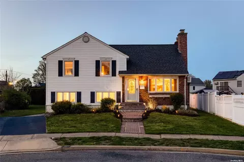 3801 Plainedge Ct, Levittown, NY 11756