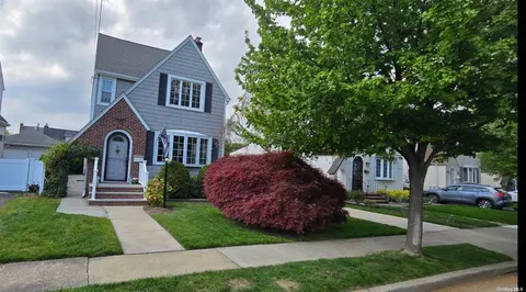 312 Houston Ave, Mineola, NY 11501