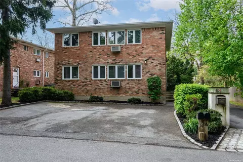 14-16 Cornwall Ln, Port Washington, NY 11050