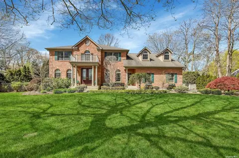 46 Woodsome Rd, Babylon, NY 11702