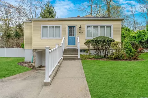 142 Herod Point Rd, Wading River, NY 11792