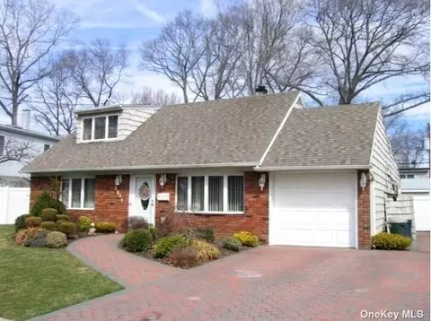 3611 Demott Ave, Wantagh, NY 11793