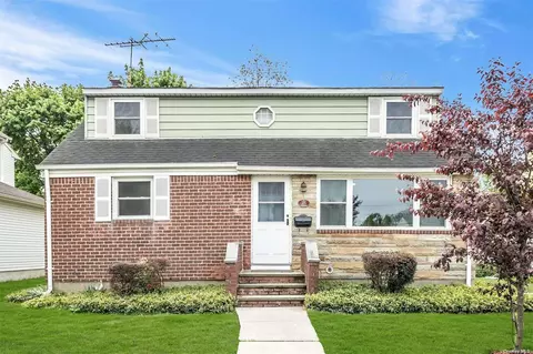 25 Lewis Ln, Syosset, NY 11791