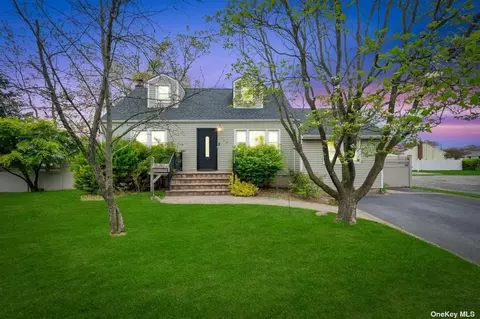 120 N Indiana Ave, Lindenhurst, NY 11757