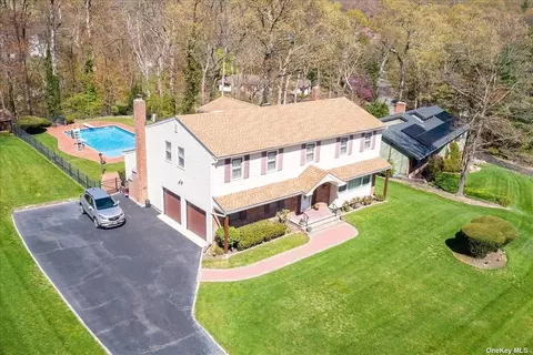 53 Fox Hollow Ridings Rd, Northport, NY 11768