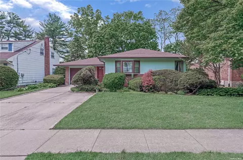 55 Roger Dr, Port Washington, NY 11050