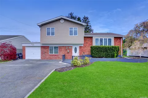 289 W 18th St, Deer Park, NY 11729