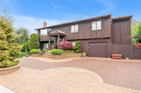 294 Blackheath Rd, Lido Beach, NY 11561