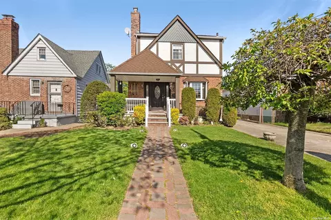 85-27 253rd St, Bellerose, NY 11426