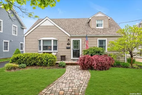 3304 1st St, Oceanside, NY 11572