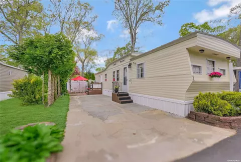 658- G2 Sound Ave, Calverton, NY 11933
