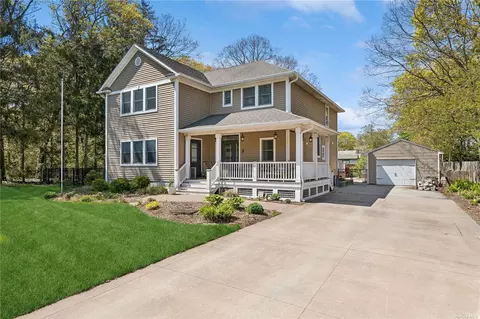 17 Sylvan Dr, Holtsville, NY 11742