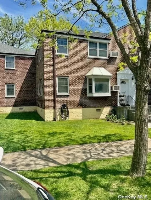61-33 255 St #A, Little Neck, NY 11362
