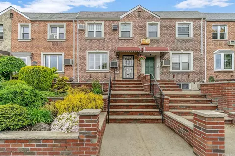 63-29 76th St, Middle Village, NY 11379