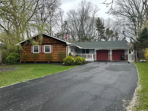 4 Gaigal Dr, Nesconset, NY 11767