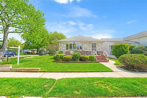 24-29 Murray St, Whitestone, NY 11357