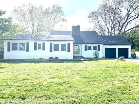 210 Bay Ave, Patchogue, NY 11772