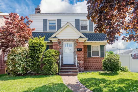 75-37 176th St, Fresh Meadows, NY 11366