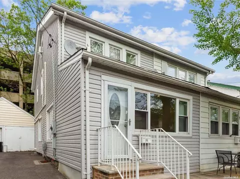 11 Pearce Pl, Great Neck, NY 11021