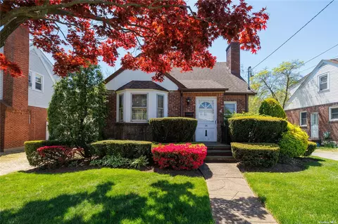 26 Linden Rd, Valley Stream, NY 11580