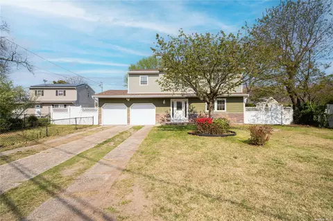 41 Gibbs Rd, Central Islip, NY 11722