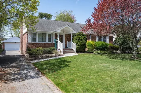 838 Alan Dr, Wantagh, NY 11793