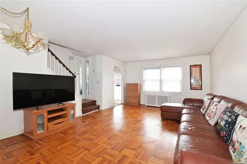 69-38 165th St, Fresh Meadows, NY 11365