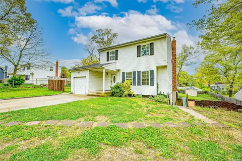 7 Peach St, Central Islip, NY 11722