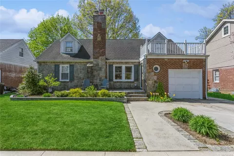 110 Cisney Ave, Floral Park, NY 11001