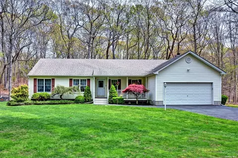 12 Bayberry Rd, Wading River, NY 11792
