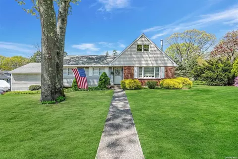 5 Ridge Rd, Ronkonkoma, NY 11779
