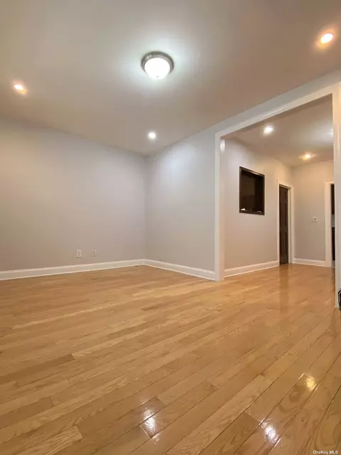 5037 42nd St, Sunnyside, NY 11104