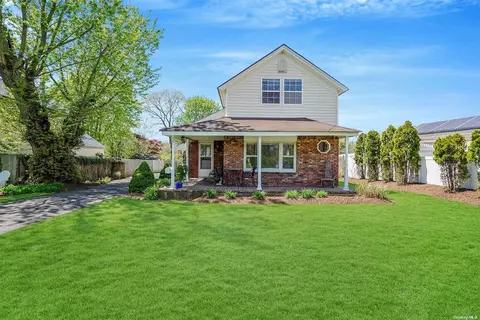58 Nottingham Ave, Patchogue, NY 11772