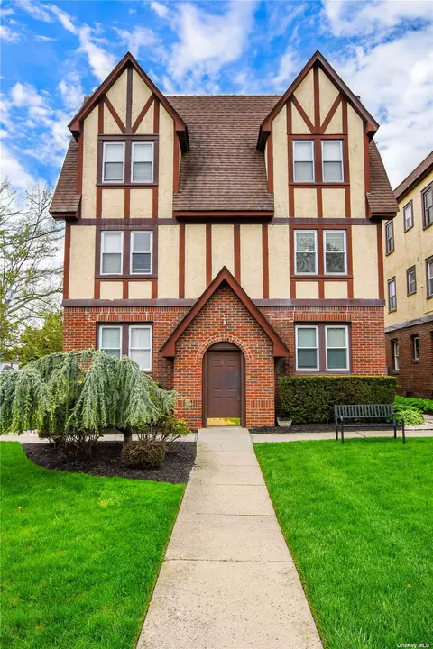 42 The Cres #15, Babylon, NY 11702