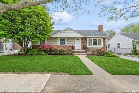 275 Gilmore St, Mineola, NY 11501