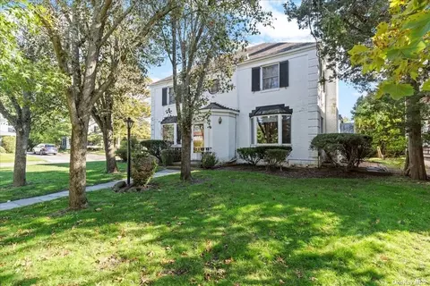 1 Sterling Pl, Lawrence, NY 11559