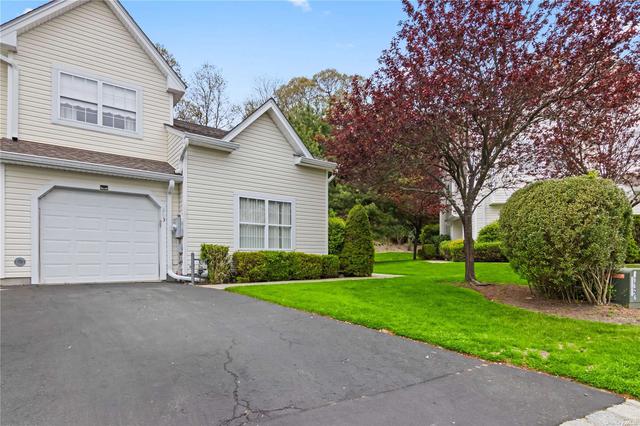 203 Erik Dr #203, East Setauket, NY 11733