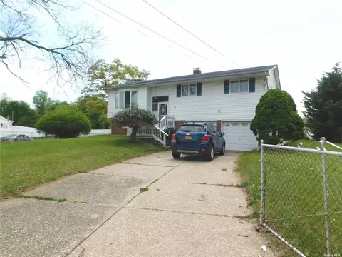 58 Floyd St, Brentwood, NY 11717