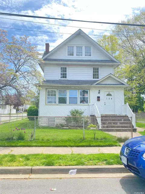 124 Oak Ave, Hempstead, NY 11550