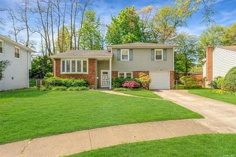 41 Coral Ct, Malverne, NY 11565