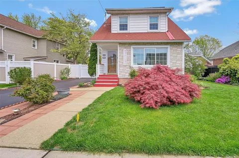27 Harding Ave, Hicksville, NY 11801