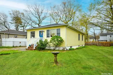 16 Depew St, Huntington, NY 11743
