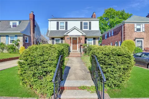 75-47 182nd St, Fresh Meadows, NY 11366
