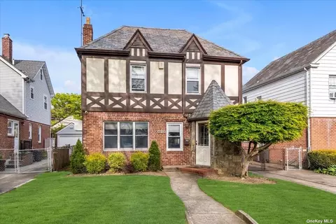 48-63 211th St, Bayside, NY 11364