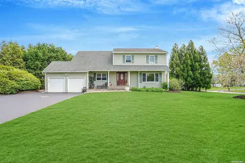 3 Pleasant Ct, Baiting Hollow, NY 11933